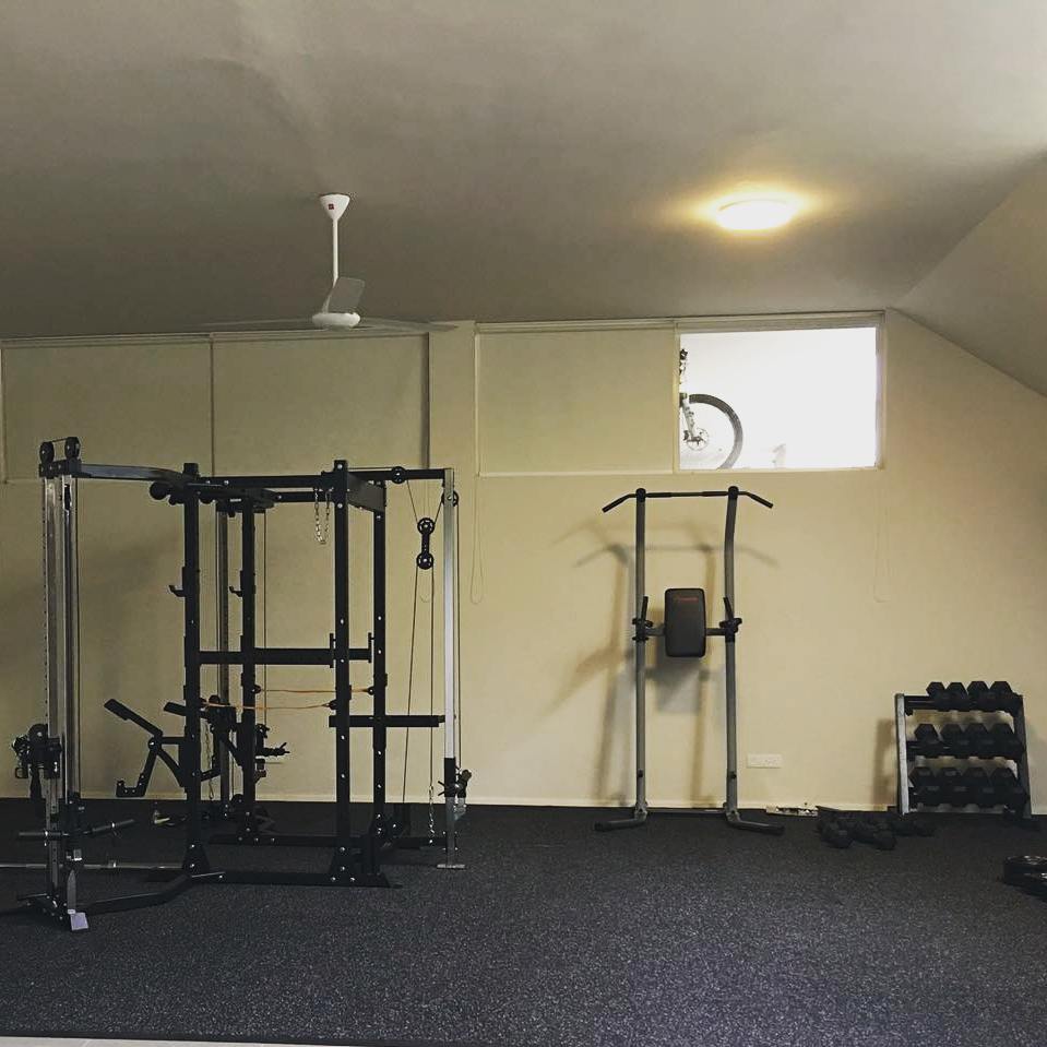 Very big space for a home gym. MyRack with Monolift attachment.