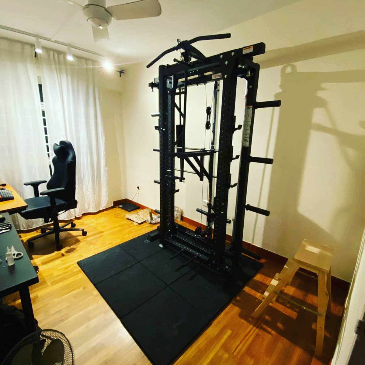 Stack on the muscle and sculpt your chest, arms and back without trudging to the gym. Our power rack allows you to build strength when you are short on time and space.  #homegymsg #sgfitness #sgfitfam #homegym #gymequipment #homegymsetup