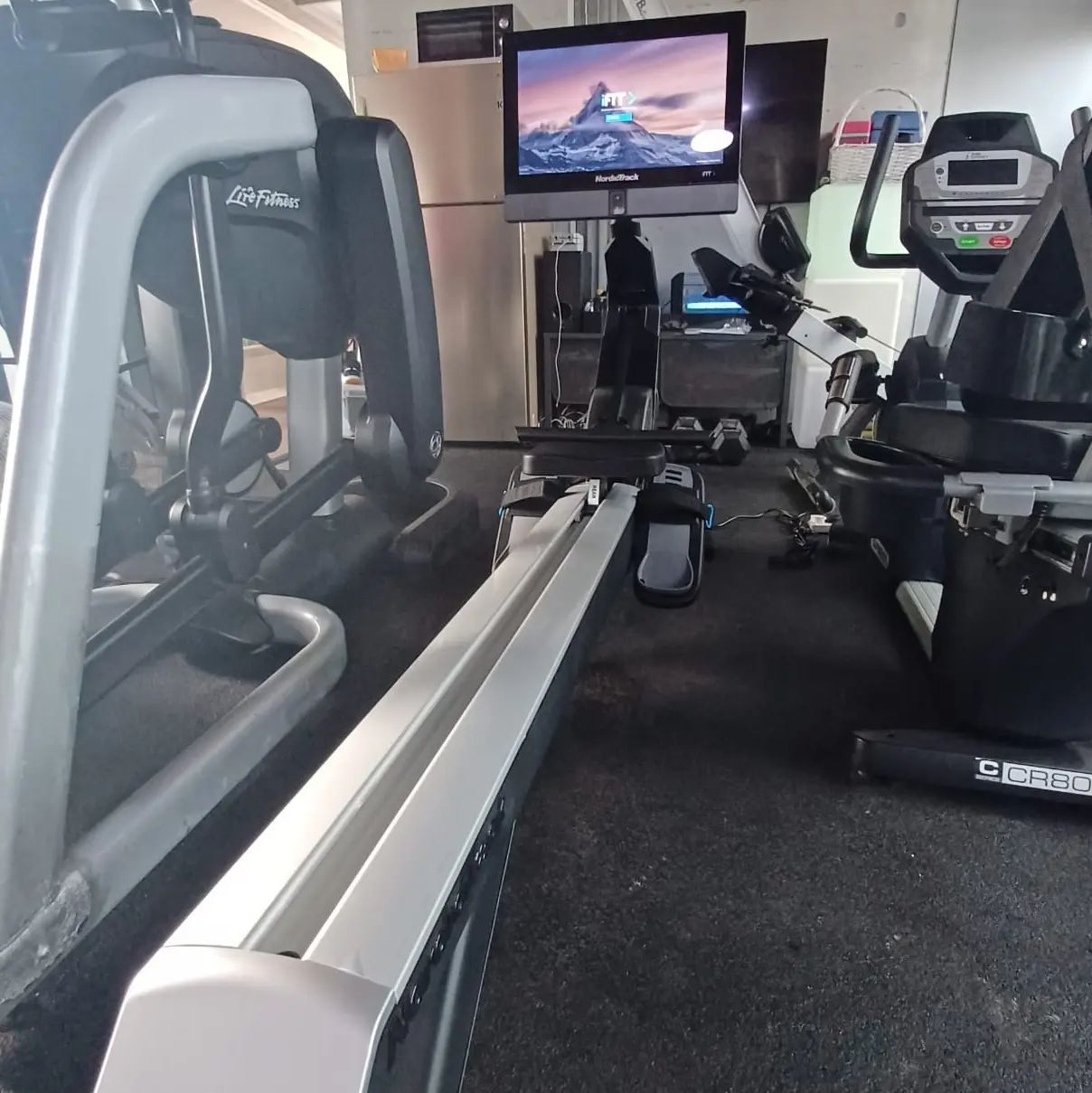 Nordictrack rw900 rowing machine. Your workout will never be dull with the large 22" screen.