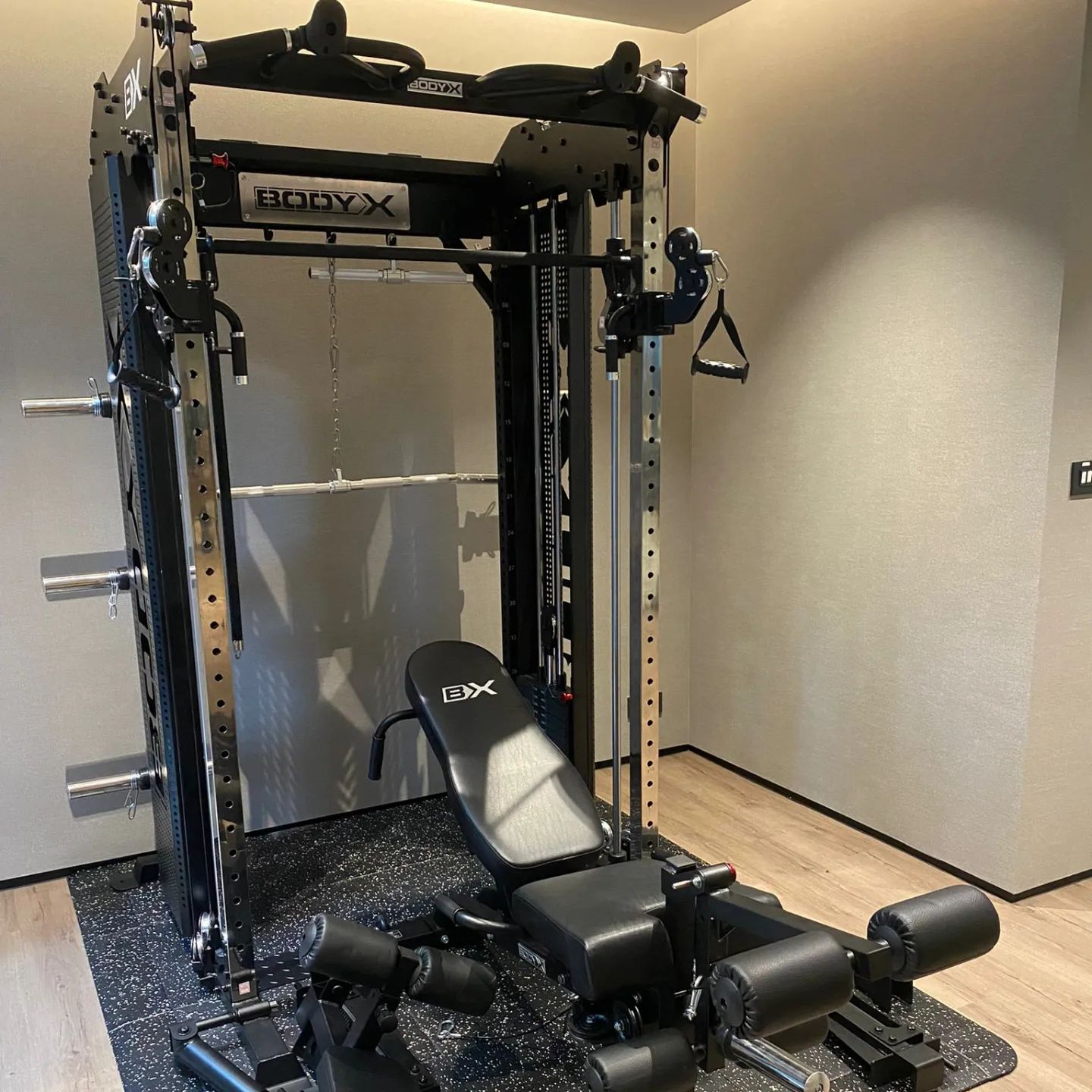 Bodyx M9 - features one of the smoothest cable system.