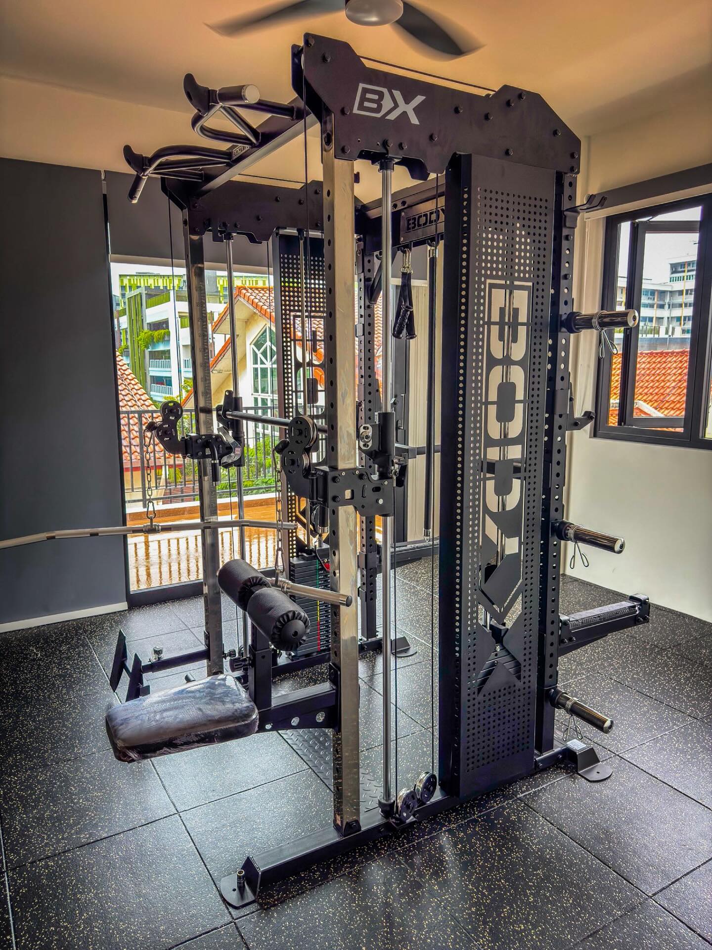 Bodyx M9 all in one trainer allows usage from both side of the rack. 2 people can workout simultaneously using both sides of the machine.